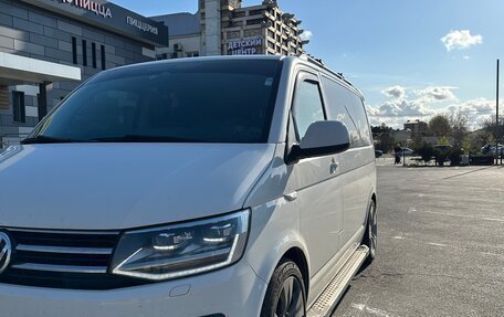Volkswagen Multivan T6 рестайлинг, 2019 год, 4 000 000 рублей, 2 фотография