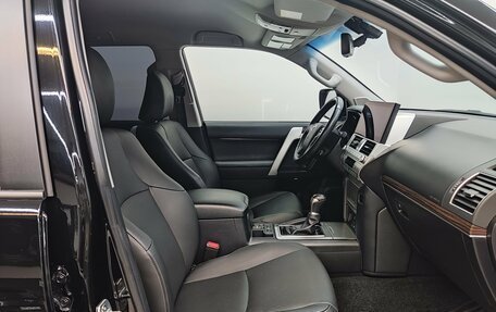 Toyota Land Cruiser Prado 150 рестайлинг 2, 2021 год, 7 877 000 рублей, 16 фотография