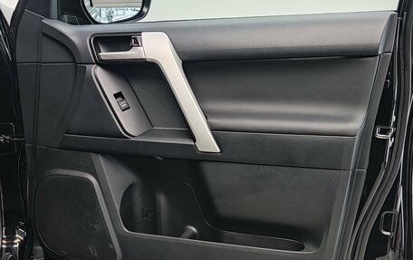 Toyota Land Cruiser Prado 150 рестайлинг 2, 2021 год, 7 877 000 рублей, 19 фотография