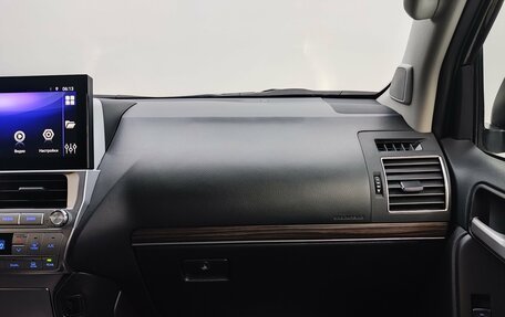 Toyota Land Cruiser Prado 150 рестайлинг 2, 2021 год, 7 877 000 рублей, 12 фотография