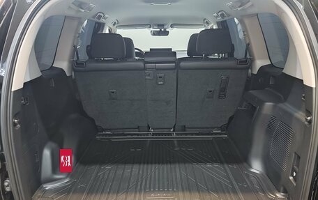 Toyota Land Cruiser Prado 150 рестайлинг 2, 2021 год, 7 877 000 рублей, 22 фотография