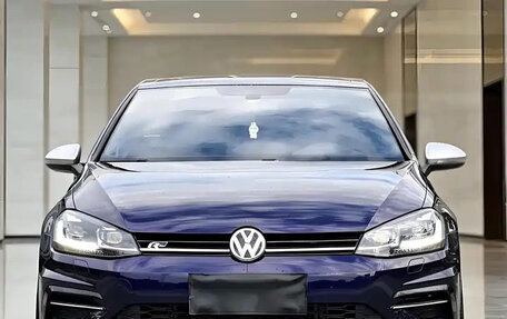 Volkswagen Golf VII, 2018 год, 1 590 586 рублей, 2 фотография