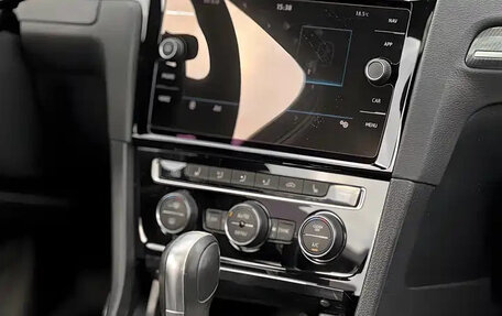 Volkswagen Golf VII, 2018 год, 1 590 586 рублей, 9 фотография