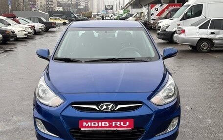 Hyundai Solaris II рестайлинг, 2013 год, 1 050 000 рублей, 2 фотография