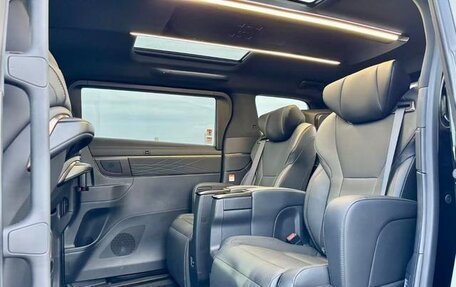 Toyota Alphard, 2024 год, 7 200 000 рублей, 11 фотография