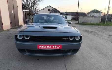 Dodge Challenger III рестайлинг 2, 2017 год, 2 950 000 рублей, 2 фотография