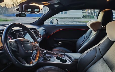 Dodge Challenger III рестайлинг 2, 2017 год, 2 950 000 рублей, 11 фотография
