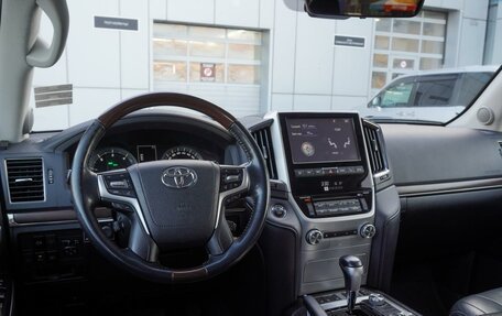 Toyota Land Cruiser 200, 2017 год, 5 665 000 рублей, 12 фотография