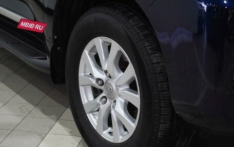 Toyota Land Cruiser 200, 2017 год, 5 665 000 рублей, 10 фотография