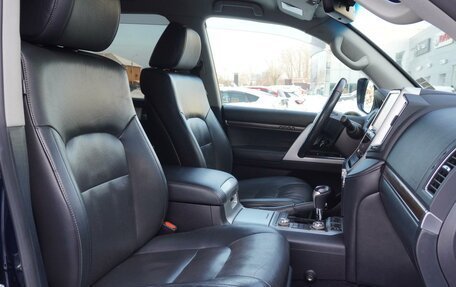 Toyota Land Cruiser 200, 2017 год, 5 665 000 рублей, 14 фотография