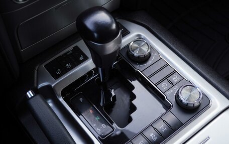 Toyota Land Cruiser 200, 2017 год, 5 665 000 рублей, 18 фотография