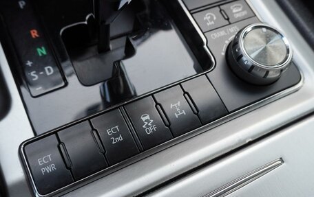 Toyota Land Cruiser 200, 2017 год, 5 665 000 рублей, 20 фотография