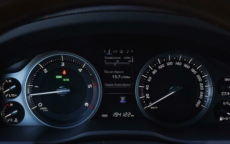 Toyota Land Cruiser 200, 2017 год, 5 665 000 рублей, 27 фотография