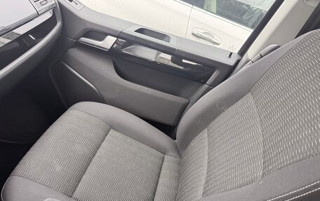 Volkswagen Multivan T6 рестайлинг, 2018 год, 3 900 000 рублей, 6 фотография