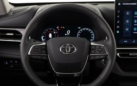 Toyota Highlander, 2025 год, 6 187 077 рублей, 19 фотография