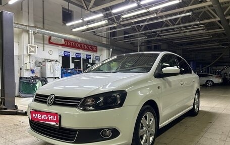 Volkswagen Polo VI (EU Market), 2012 год, 900 000 рублей, 2 фотография