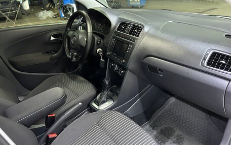 Volkswagen Polo VI (EU Market), 2012 год, 900 000 рублей, 13 фотография