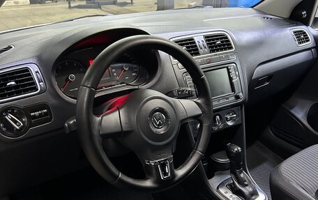 Volkswagen Polo VI (EU Market), 2012 год, 900 000 рублей, 17 фотография