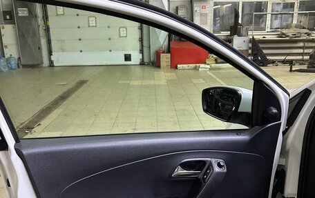 Volkswagen Polo VI (EU Market), 2012 год, 900 000 рублей, 18 фотография