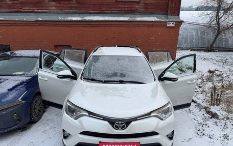 Toyota RAV4, 2017 год, 1 870 000 рублей, 1 фотография