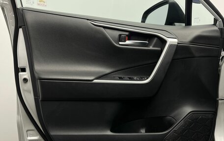 Toyota RAV4, 2021 год, 3 950 000 рублей, 17 фотография