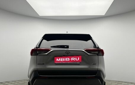 Toyota RAV4, 2021 год, 3 950 000 рублей, 6 фотография