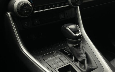 Toyota RAV4, 2021 год, 3 950 000 рублей, 23 фотография