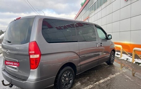 Hyundai H-1 II рестайлинг, 2011 год, 1 100 000 рублей, 3 фотография
