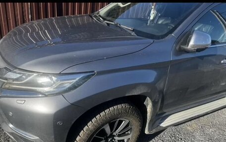 Mitsubishi Pajero Sport III рестайлинг, 2017 год, 2 550 000 рублей, 2 фотография