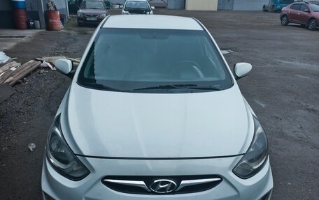 Hyundai Solaris II рестайлинг, 2013 год, 580 000 рублей, 1 фотография