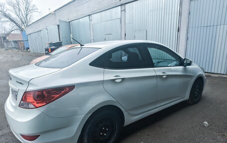 Hyundai Solaris II рестайлинг, 2013 год, 580 000 рублей, 3 фотография