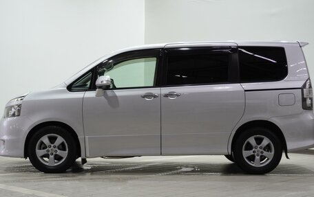 Toyota Voxy II, 2007 год, 1 210 000 рублей, 6 фотография