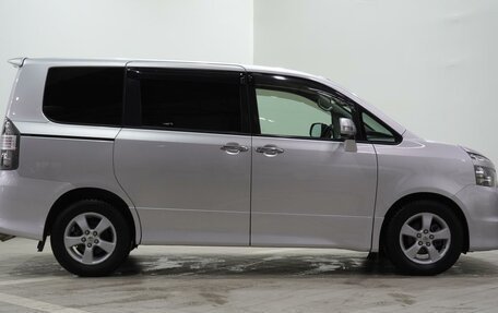 Toyota Voxy II, 2007 год, 1 210 000 рублей, 5 фотография