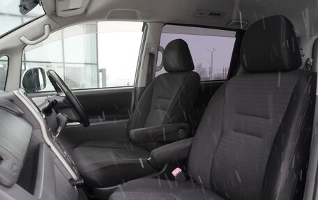 Toyota Voxy II, 2007 год, 1 210 000 рублей, 14 фотография