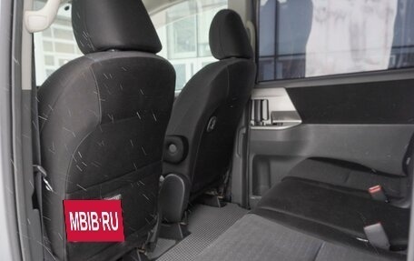 Toyota Voxy II, 2007 год, 1 210 000 рублей, 16 фотография