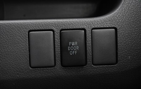 Toyota Voxy II, 2007 год, 1 210 000 рублей, 22 фотография