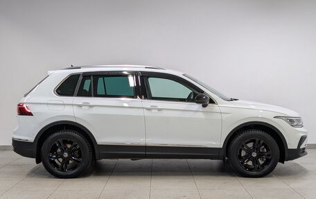 Volkswagen Tiguan II, 2021 год, 3 825 000 рублей, 4 фотография