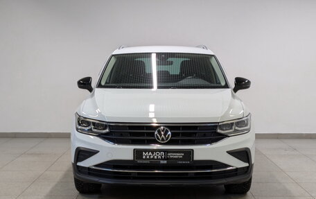 Volkswagen Tiguan II, 2021 год, 3 825 000 рублей, 2 фотография