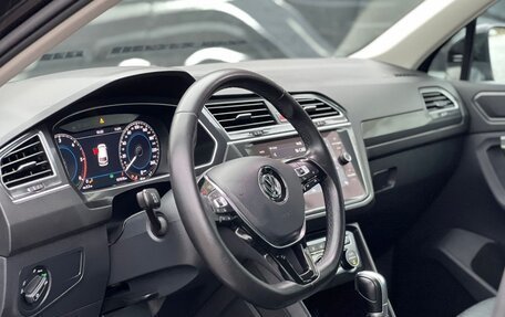 Volkswagen Tiguan II, 2018 год, 2 759 000 рублей, 1 фотография