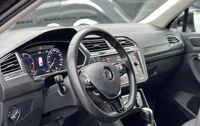 Volkswagen Tiguan II, 2018 год, 2 759 000 рублей, 1 фотография