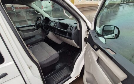 Volkswagen Transporter T6 рестайлинг, 2017 год, 2 200 000 рублей, 8 фотография