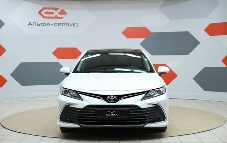 Toyota Camry, 2022 год, 3 590 000 рублей, 2 фотография
