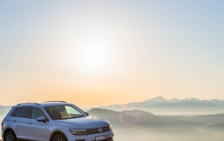 Volkswagen Tiguan II, 2019 год, 2 100 000 рублей, 2 фотография