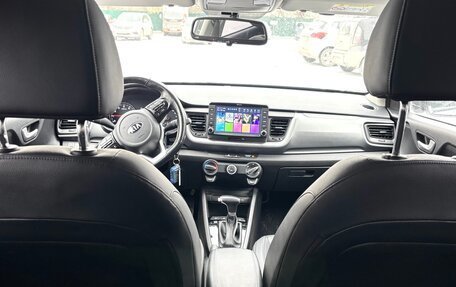 KIA Stonic, 2020 год, 1 550 000 рублей, 10 фотография