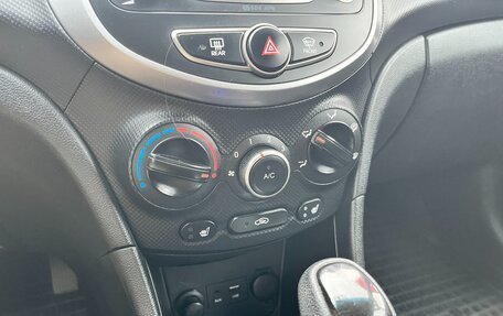 Hyundai Solaris II рестайлинг, 2015 год, 1 100 000 рублей, 18 фотография