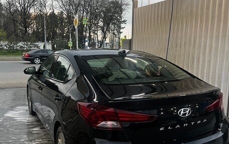 Hyundai Elantra VI рестайлинг, 2019 год, 1 600 000 рублей, 8 фотография