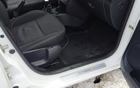 Renault Sandero II рестайлинг, 2016 год, 850 000 рублей, 24 фотография