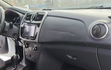 Renault Sandero II рестайлинг, 2016 год, 850 000 рублей, 37 фотография