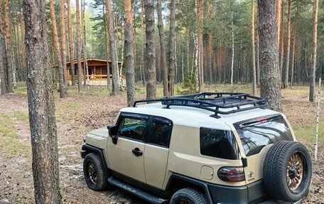 Toyota FJ Cruiser, 2021 год, 9 900 000 рублей, 2 фотография