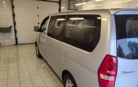 Hyundai Grand Starex Grand Starex I рестайлинг 2, 2010 год, 899 000 рублей, 1 фотография